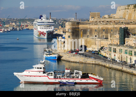 Malte. Le Grand Port, vue de la partie inférieure des jardins Barrakka. L'année 2009. Banque D'Images