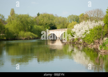 Sutton road bridge sur la Tamise à Culham Oxfordshire Uk Banque D'Images