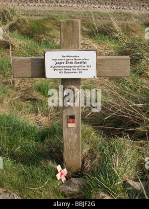 Zone d'entraînement de la plaine de Salisbury Wiltshire UK mémorial à un soldat allemand qui est mort par accident 1993 Banque D'Images