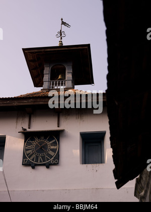 Réveil sur synagogue à Jewtown, Cochin, Inde Banque D'Images