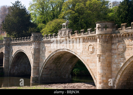 Le Lion pont conçu par Robert Adam Northumberland Alnwick Banque D'Images