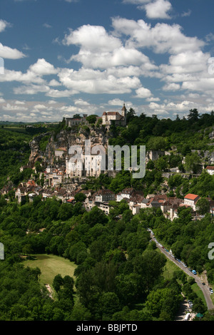 Rocamadour situé dans une gorge au-dessus d'un affluent de la rivière Dordogne, Lot, Midi Pyrénées, France Banque D'Images