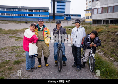 Les gens à Narsaq, Sud du Groenland Banque D'Images