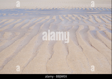 Modèles de vagues de sable sur la plage de Traigh Scarista, Isle of Harris, Hébrides extérieures, en Écosse Banque D'Images