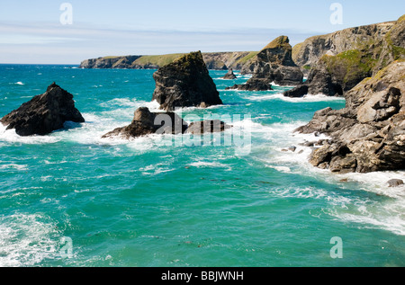 Carnewas et Bedruthan Steps à Cornwall, England UK Banque D'Images