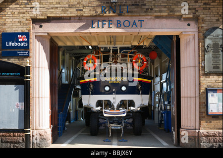 Station de sauvetage de la RNLI dans South Bay, Scarborough, Côte Est, North Yorkshire, Angleterre Banque D'Images