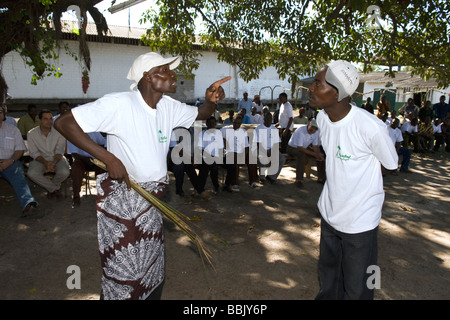 Les acteurs dans une campagne de sensibilisation sur le VIH/SIDA dans la région de Quelimane Mozambique Banque D'Images