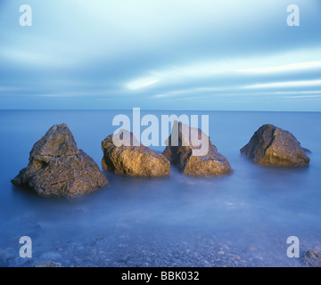 Des rochers près de Trow Marsden Bay le long de la South Tyneside côtes au nord-est de l'Angleterre au Royaume-Uni. Banque D'Images