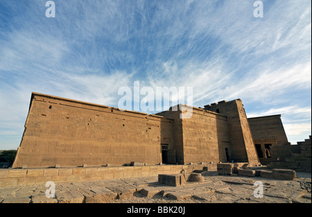 Mur de la partie arrière du Temple d'Isis sur l'île de Philae près du lac Nasser Egypte Assouan Banque D'Images