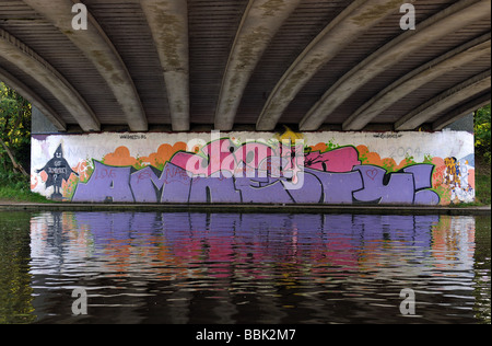 Inscrivez-vous 'graffiti' amnistie sous pont de Donnington, Oxford, UK Banque D'Images