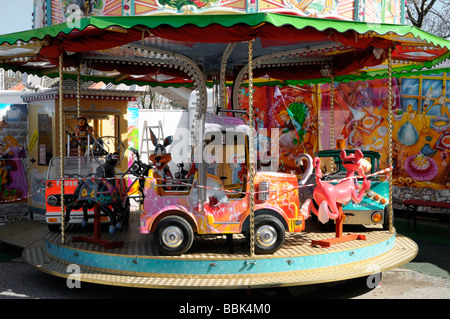 Kinderkarussell Hamburger Dom Deutschland Enfants s carousel Hambourg Allemagne DOM Banque D'Images