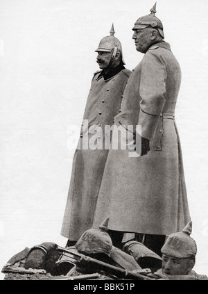 Les seigneurs de guerre font le point. Kaiser Wilhelm II, 1859 - 1941 et le général Helmuth Johann Ludwig von Moltke, 1848 - 1916. Banque D'Images