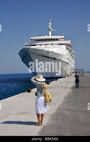 Louis Cruise Lines cruise ship "Aquamarine" à port,ville de Rhodes, Rhodes, Dodécanèse, Grèce Banque D'Images