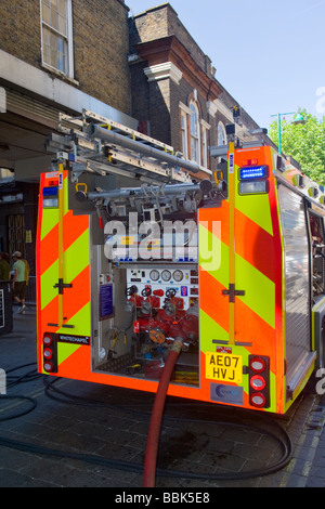 Brick Lane , Shoreditch , East End , Moteur d'appel d'incendie ou d'assister à de petites blaze - être safe & sound Banque D'Images