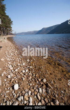 Rivage de Loch Muick de la résidence royale à Glas-allt Shiel, Balmoral estate Banque D'Images