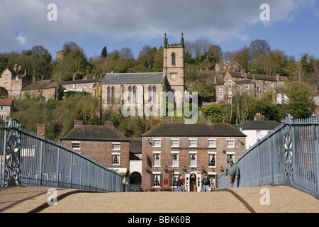 Voir d'Ironbridge, village du haut du pont. Banque D'Images