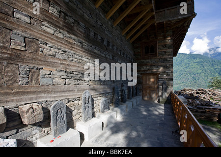 Ancien pierres sculptées. Château de Naggar. Naggar. La vallée de Kullu. L'Inde Banque D'Images