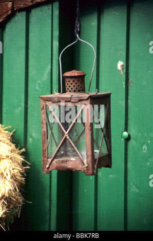 Lantern ferme allemande ancienne grange charme patiné rouille lampe lumière Banque D'Images