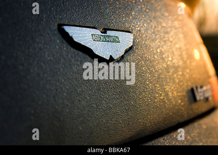 Aston Martin V8 Vantage dans la lumière du soleil du matin Banque D'Images