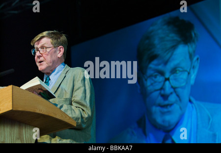 Alan Bennett diariste dramaturge auteur acteur écrivain photographié à la Guardian Hay Festival 2009 Hay-on-Wye au Pays de Galles UK Banque D'Images