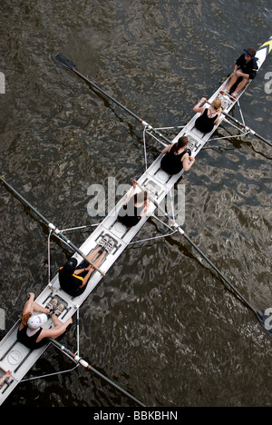 L'été l'Université d'Oxford d'aviron huit rameurs Banque D'Images