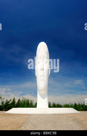 Le rêve, à 20 mètres de haut, la sculpture de Jaume Plensa sur le site de l'ancienne mine de Sutton Manor. Banque D'Images