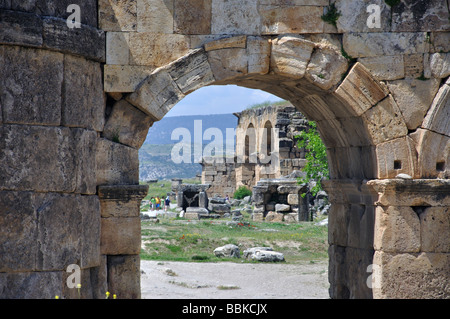 Arc de Domitien, l'Agora, Hiérapolis, province de Denizli, République de Türkiye Banque D'Images