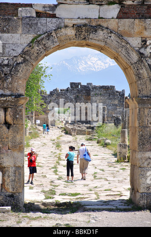 Arc de Domitien, l'Agora, Hiérapolis, province de Denizli, République de Türkiye Banque D'Images