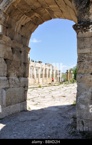 Arc de Domitien, l'Agora, Hiérapolis, province de Denizli, République de Türkiye Banque D'Images