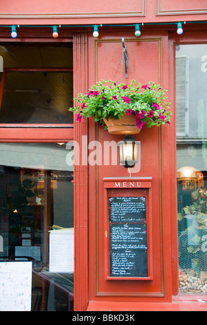 Piscine générique menu sur restaurant cafe wall au quartier latin de paris france Banque D'Images