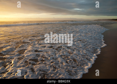 Lever de soleil à la plage de Moruya Banque D'Images