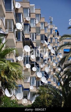 Des antennes paraboliques sur immeuble, Puerto Portals, Portal Nous, Majorque, Îles Baléares, Espagne Banque D'Images