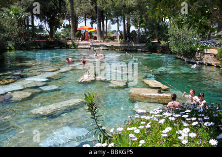 Les piscines d'Apollon, sacrée Hiérapolis, province de Denizli, Turquie Banque D'Images