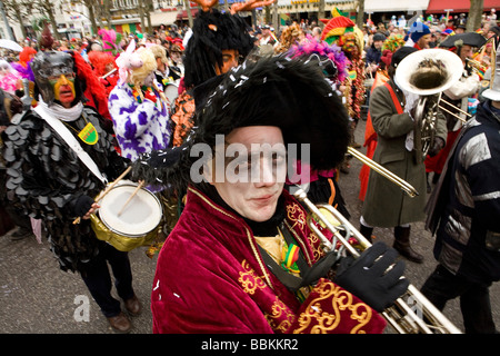 Carnaval de Maastricht Ce festival est différent dans d'autres parties de la Hollande comme il y a environ 100 groupes jouant de la musique live fanfara dans le centre-ville La plupart des célébrations ont lieu à l'extérieur sur les rues et places durant trois jours de festivités on danse chat joke et surtout boire beaucoup d'alcool Banque D'Images