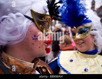 Carnaval de Maastricht Ce festival est différent dans d'autres parties de la Hollande comme il y a environ 100 groupes jouant de la musique live fanfara dans le centre-ville La plupart des célébrations ont lieu à l'extérieur sur les rues et places durant trois jours de festivités on danse chat joke et surtout boire beaucoup d'alcool Banque D'Images