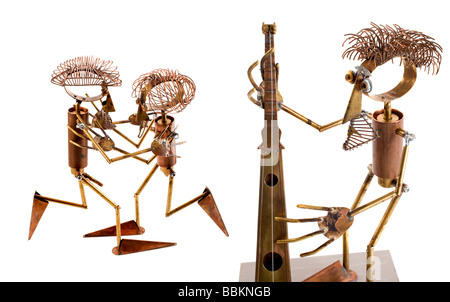 Marionnettes fabriquées manuellement avec différents métaux, caricatures politiques, œuvre d'art, fabrication, Dernier Tango Banque D'Images