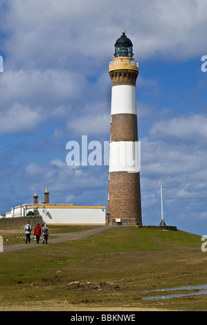 Dh Dennis Ness NORTH RONALDSAY ORKNEY Randonneurs randonnée North Ronaldsay lighthouse Banque D'Images