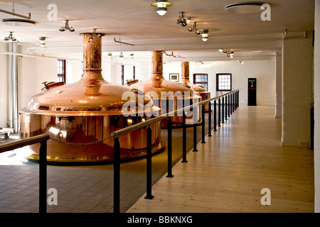 Fabrication de la bière à réservoirs de cuivre brasserie Carlsberg, Copenhague, Danemark, Europe Banque D'Images