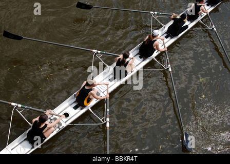 L'été l'Université d'Oxford d'aviron huit rameurs Banque D'Images