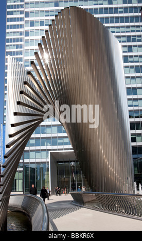 Le 142 m de haut City-Hochhaus gratte-ciel de la DZ BANK, appelé aussi Selmi-Hochhaus après le propriétaire Persan Ali Selmi, Platz der Banque D'Images