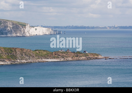 Avis de Peveril of the Old Harry Rocks Point, et de Bournemouth. Dorset, UK. Banque D'Images