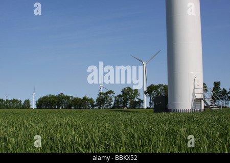 Les éoliennes sur les terres agricoles Elkton Michigan USA Banque D'Images