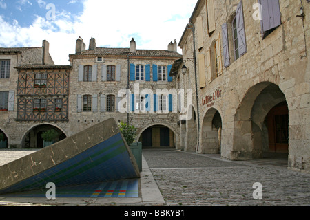 Place des cornières : la place du marché à Lauzerte, Tarn-et-Garonne, Midi-Pyrénées, France Banque D'Images