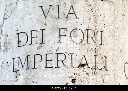 Route principale à Rome Via dei Fori Imperiali Banque D'Images