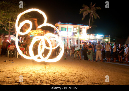 Fête du Nouvel An, fullmoonparty à Haad Rin beach dans le sud de l'île de Ko Phangan, Thaïlande Koh Phangan, Surat Thani, Thaïlande Banque D'Images