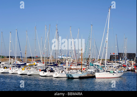 Le port de Saint Vaast La Hougue Manche Cotentin France Banque D'Images