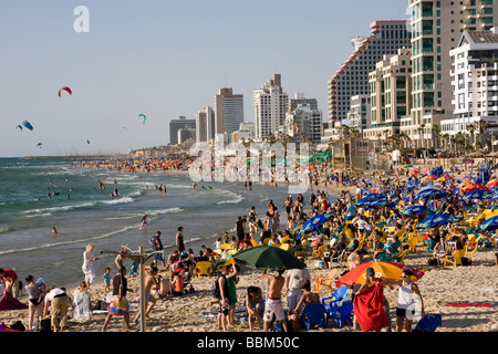 foule sur la plage Banque D'Images