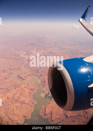 Avion de voler à l'altitude. Banque D'Images