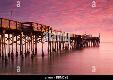 Coucher du soleil à la Balboa Pier Newport Beach Californie Orange County Banque D'Images