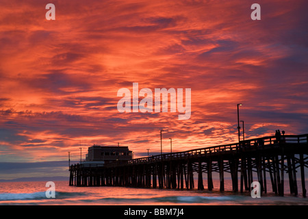 Le Newport Pier Newport Beach au coucher du soleil Orange County en Californie Banque D'Images